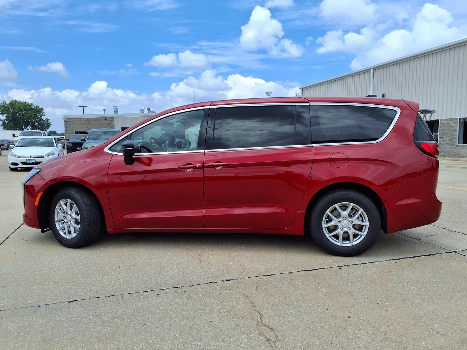 2027 Chrysler Pacifica Select