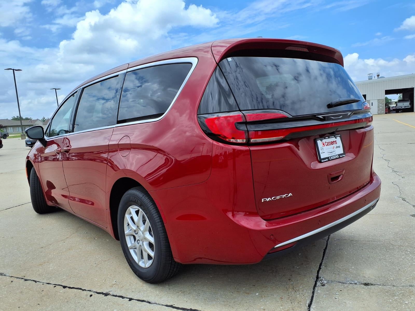 2027 Chrysler Pacifica Select