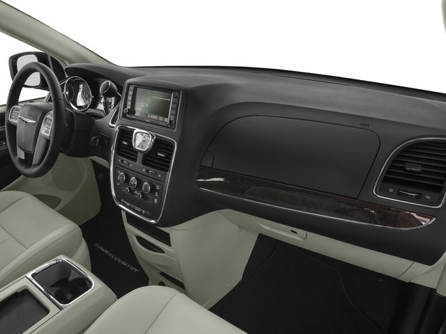 2016 Chrysler Town and Country Touring