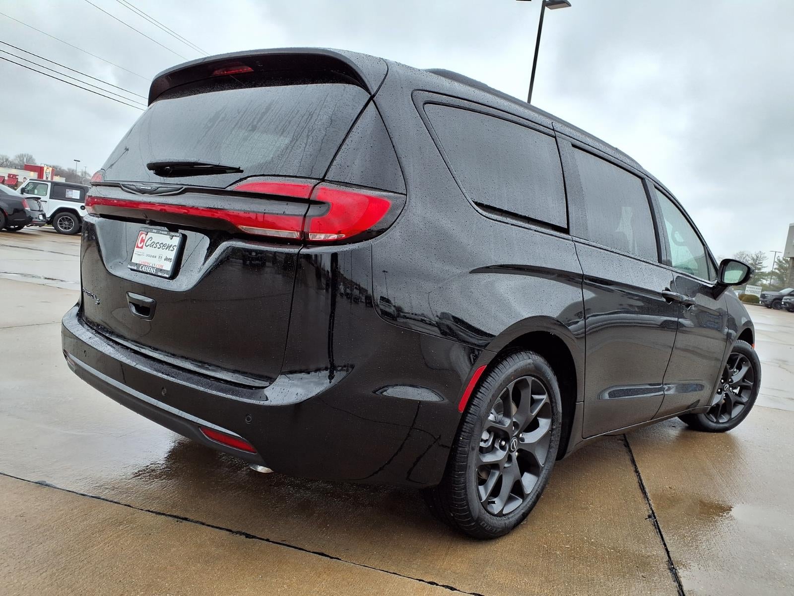 2026 Chrysler Pacifica Select