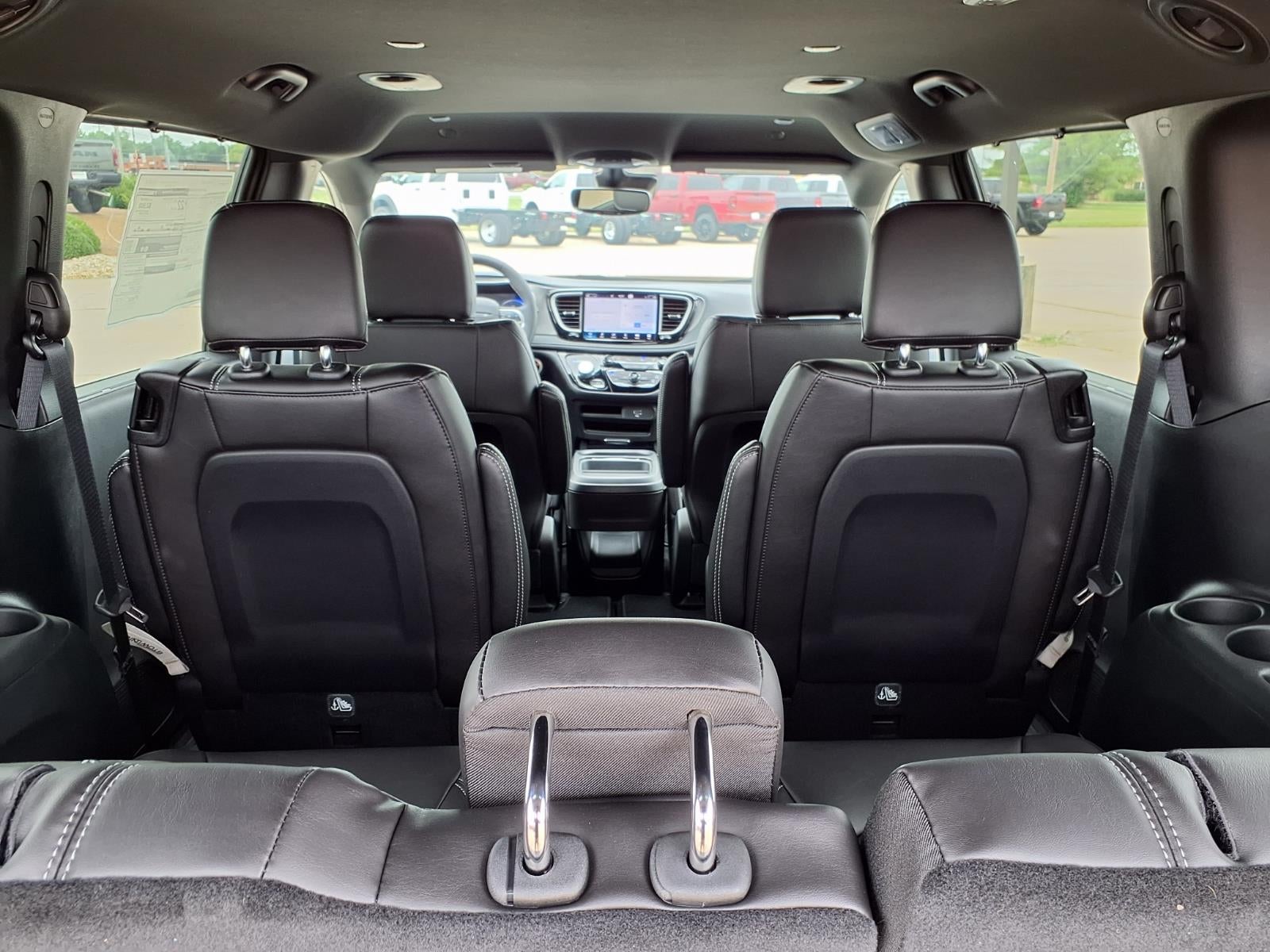 2027 Chrysler Pacifica Select