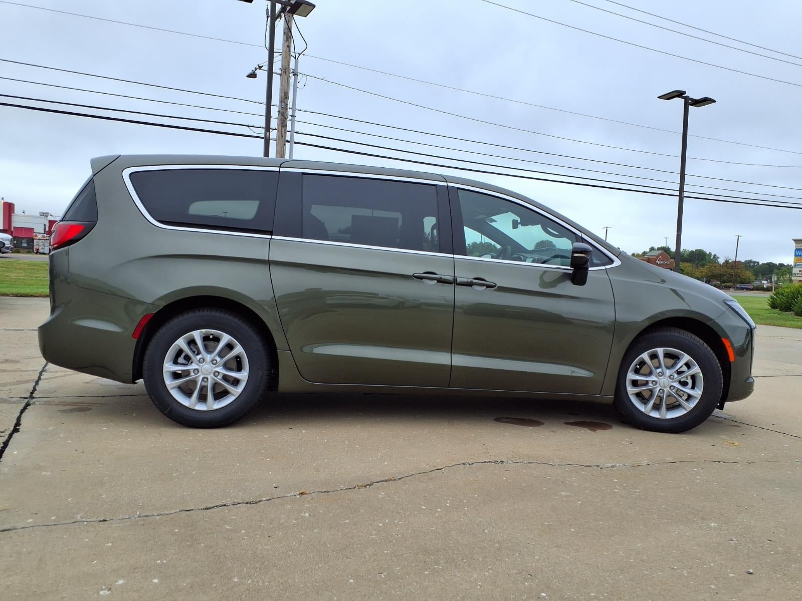 2027 Chrysler Pacifica Select