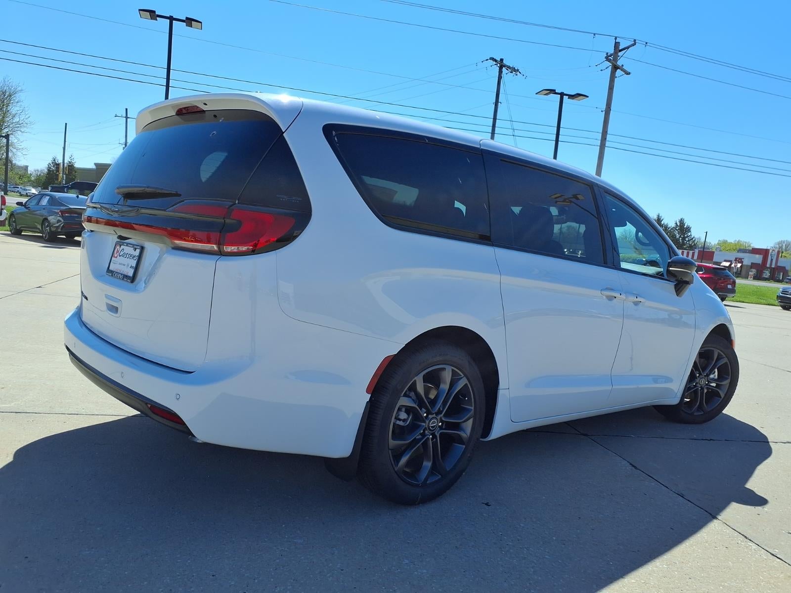 2026 Chrysler Pacifica Select