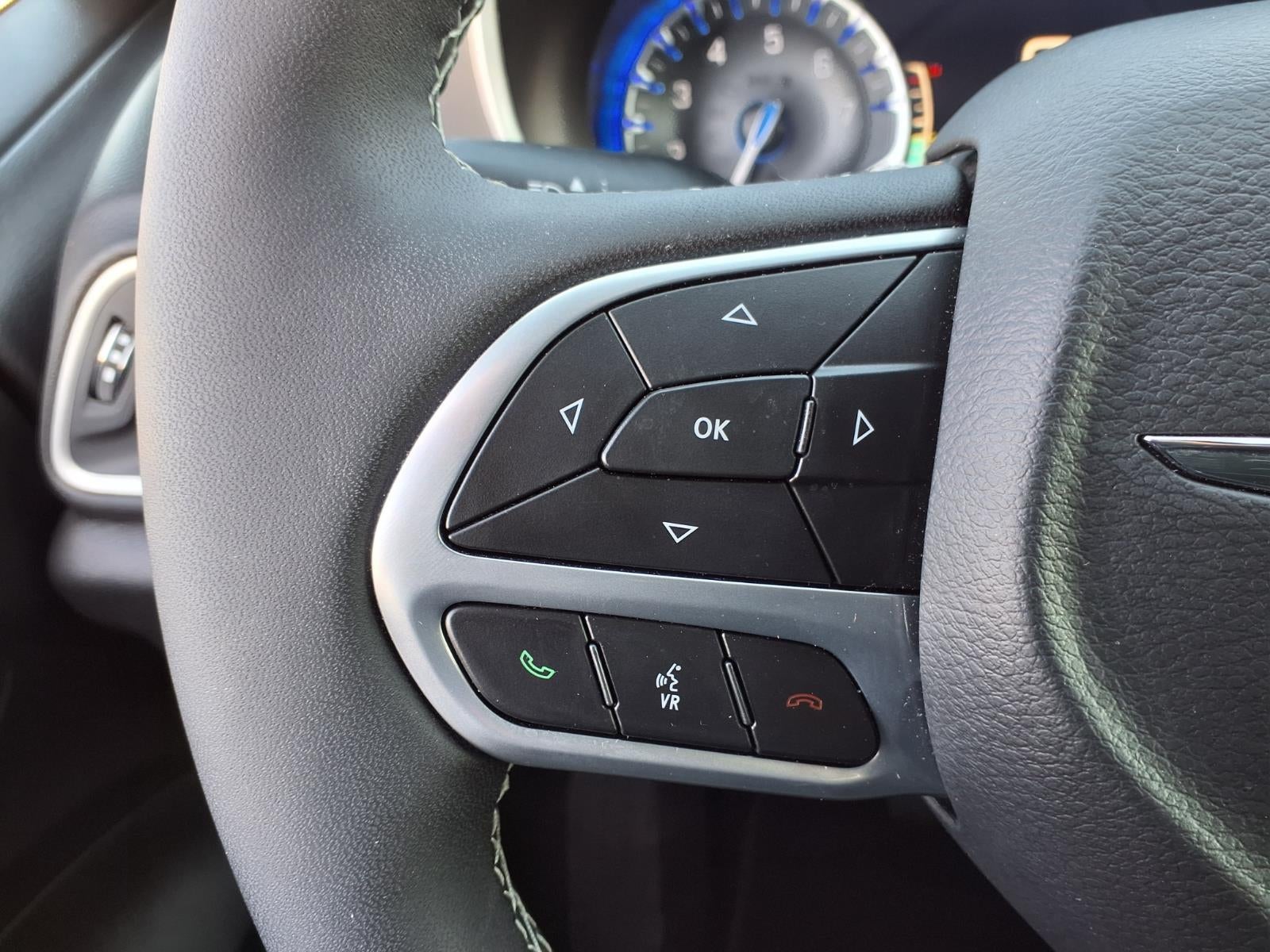 2025 Chrysler Voyager LX