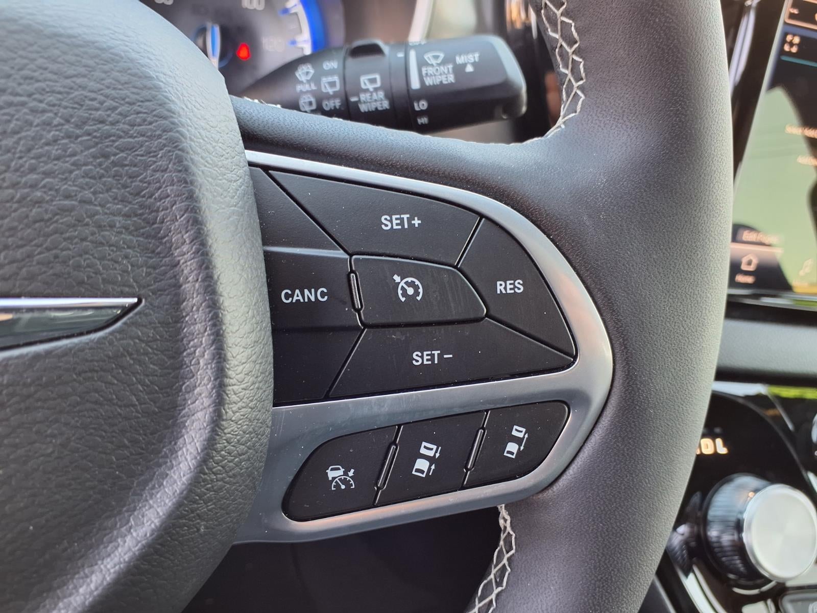 2025 Chrysler Voyager LX