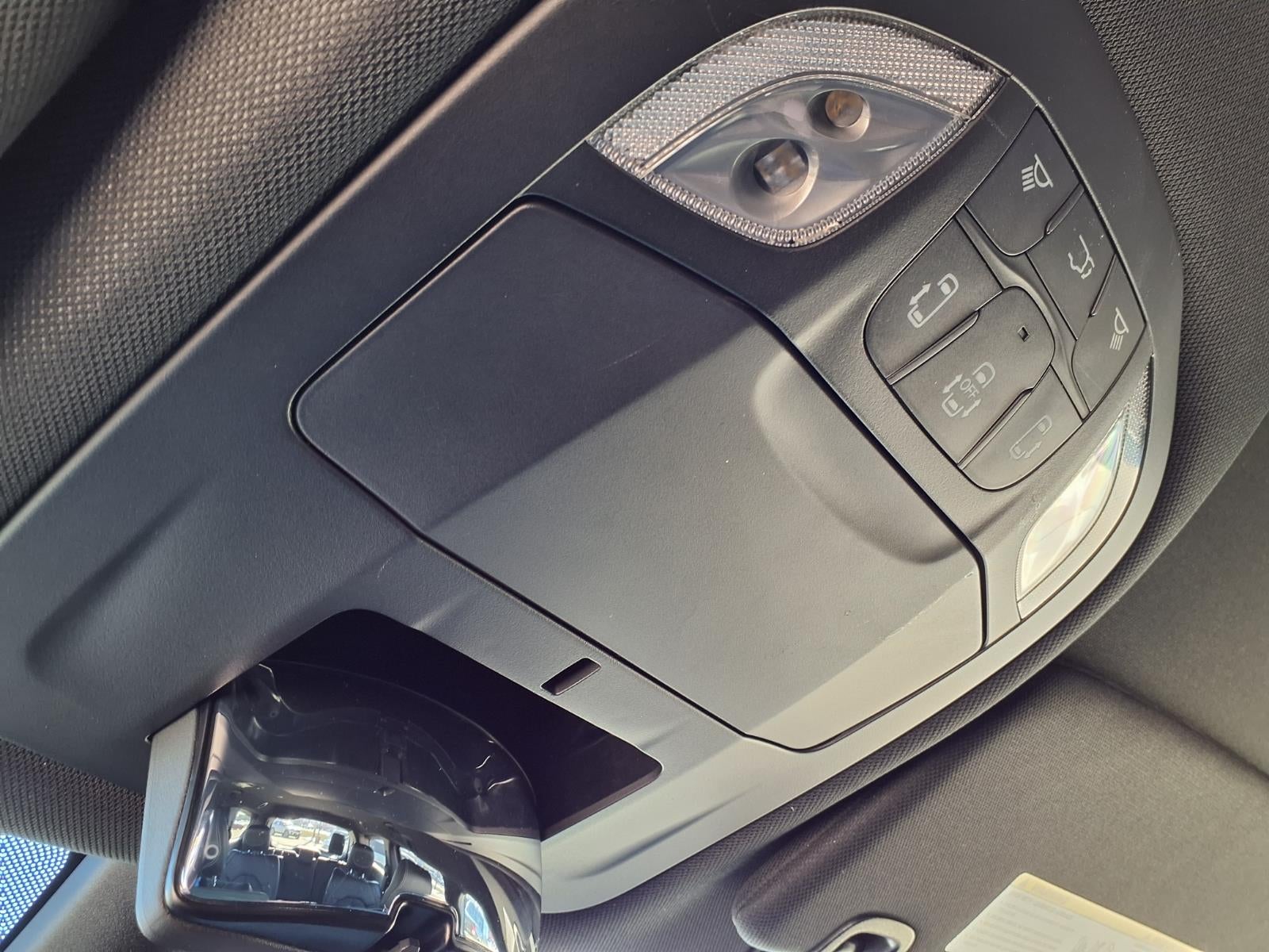 2025 Chrysler Voyager LX