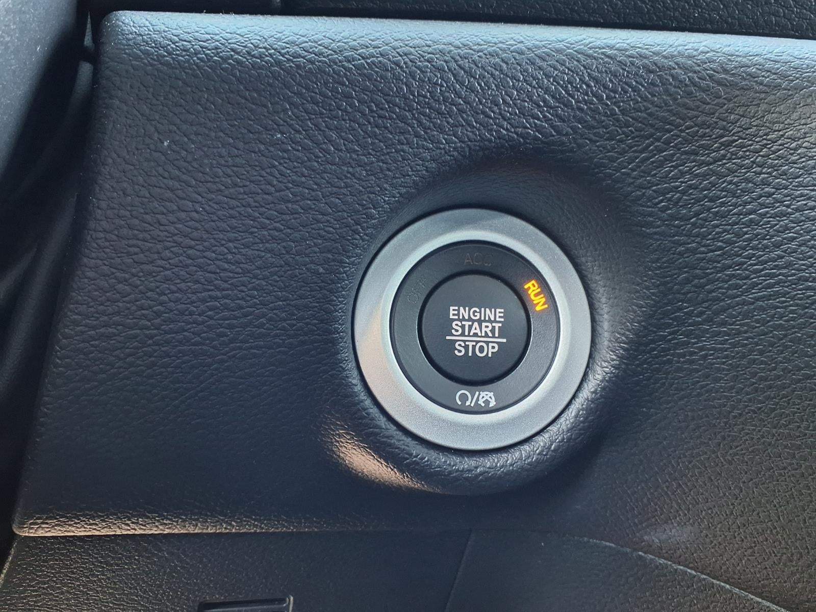 2025 Chrysler Voyager LX