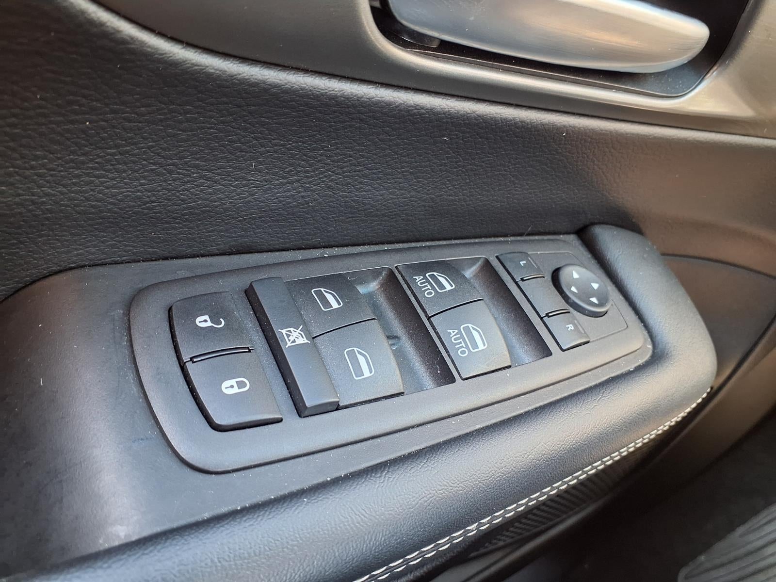 2025 Chrysler Voyager LX