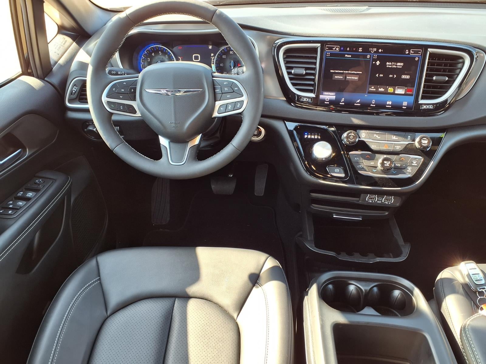 2025 Chrysler Voyager LX