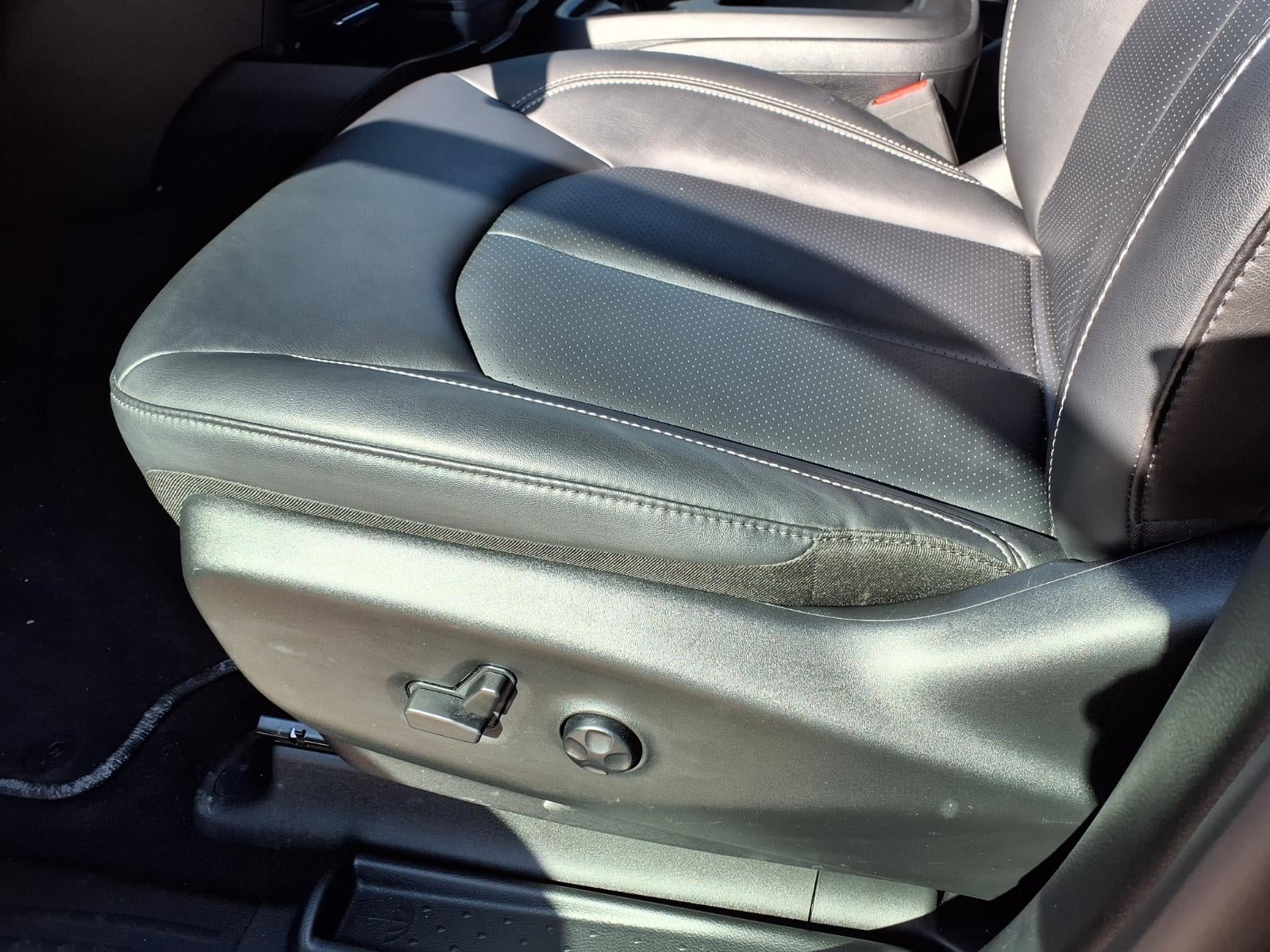 2025 Chrysler Voyager LX