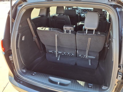 2025 Chrysler Voyager LX