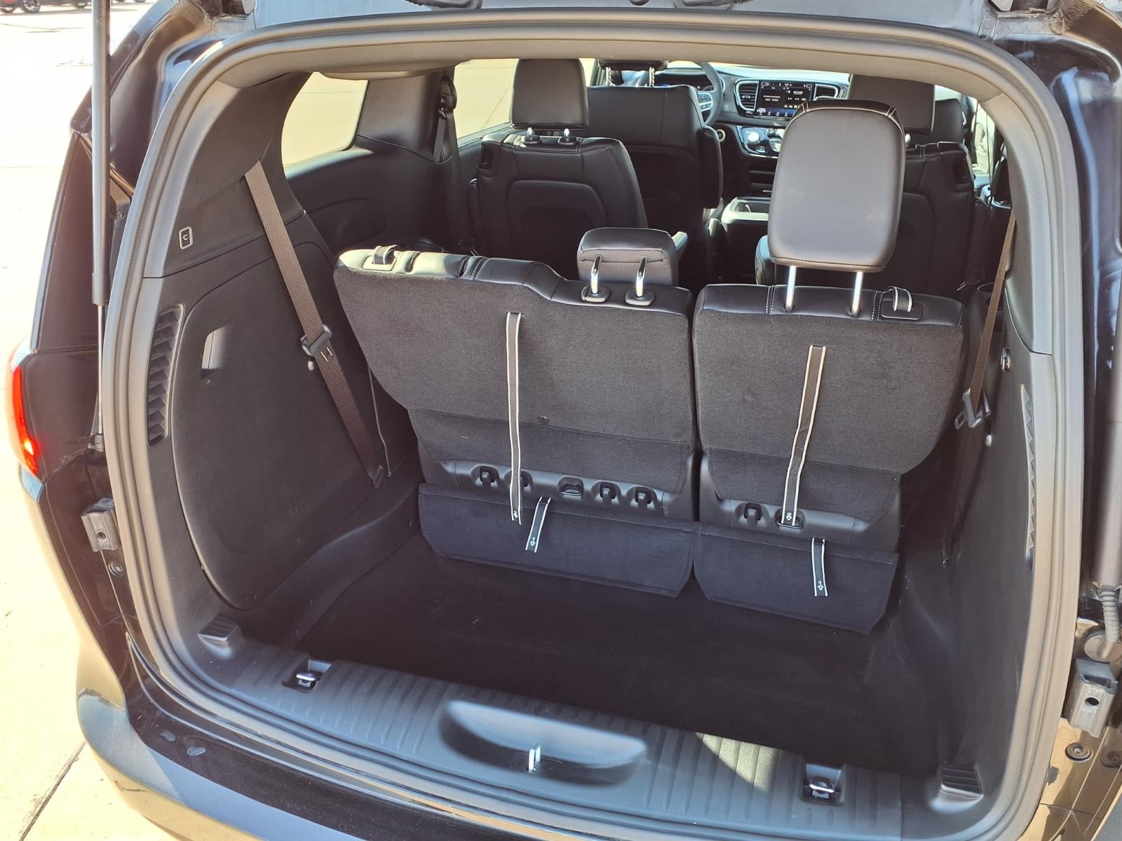 2025 Chrysler Voyager LX