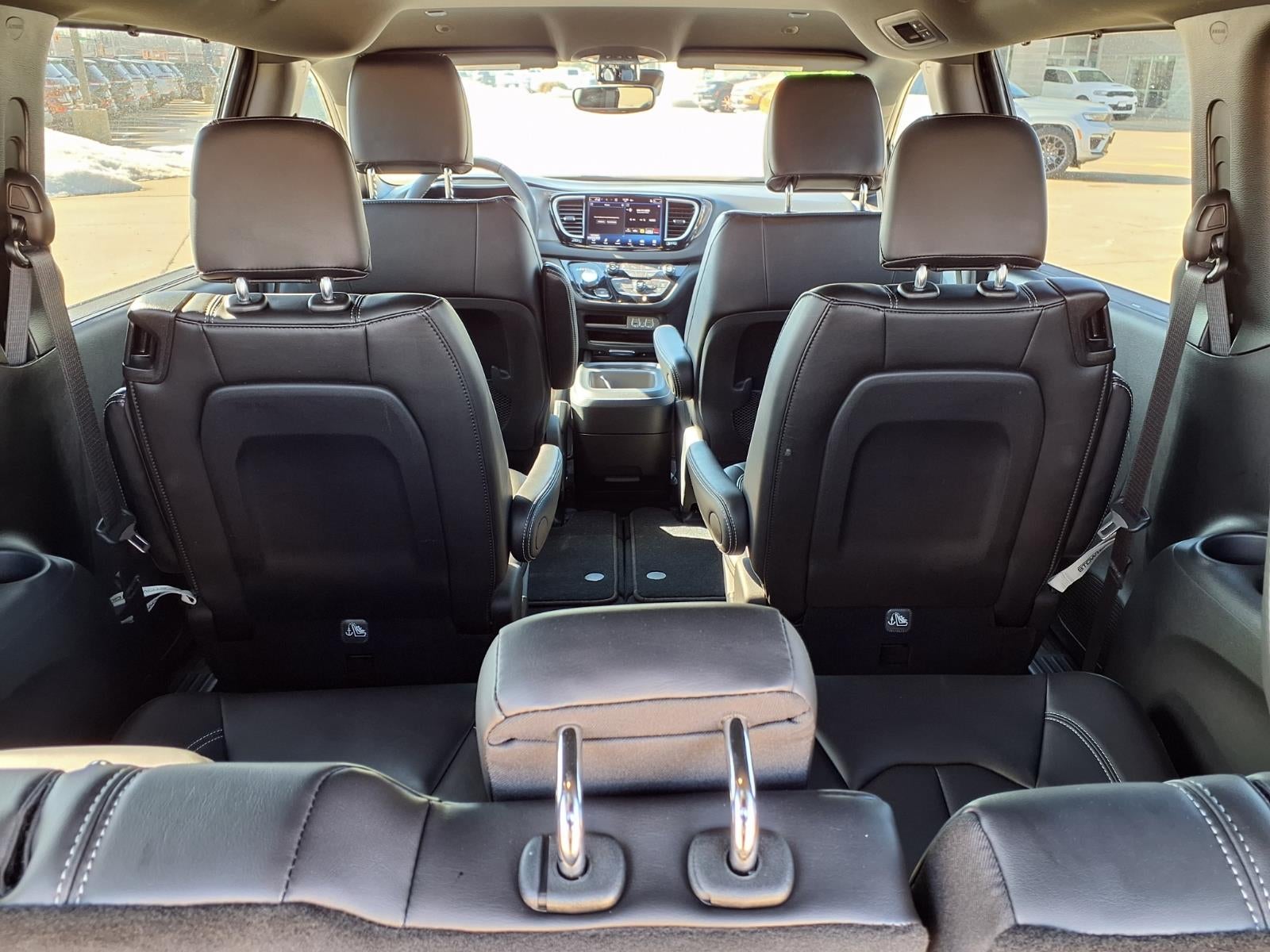 2025 Chrysler Voyager LX