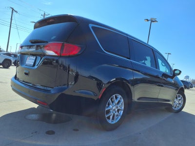 2025 Chrysler Voyager LX