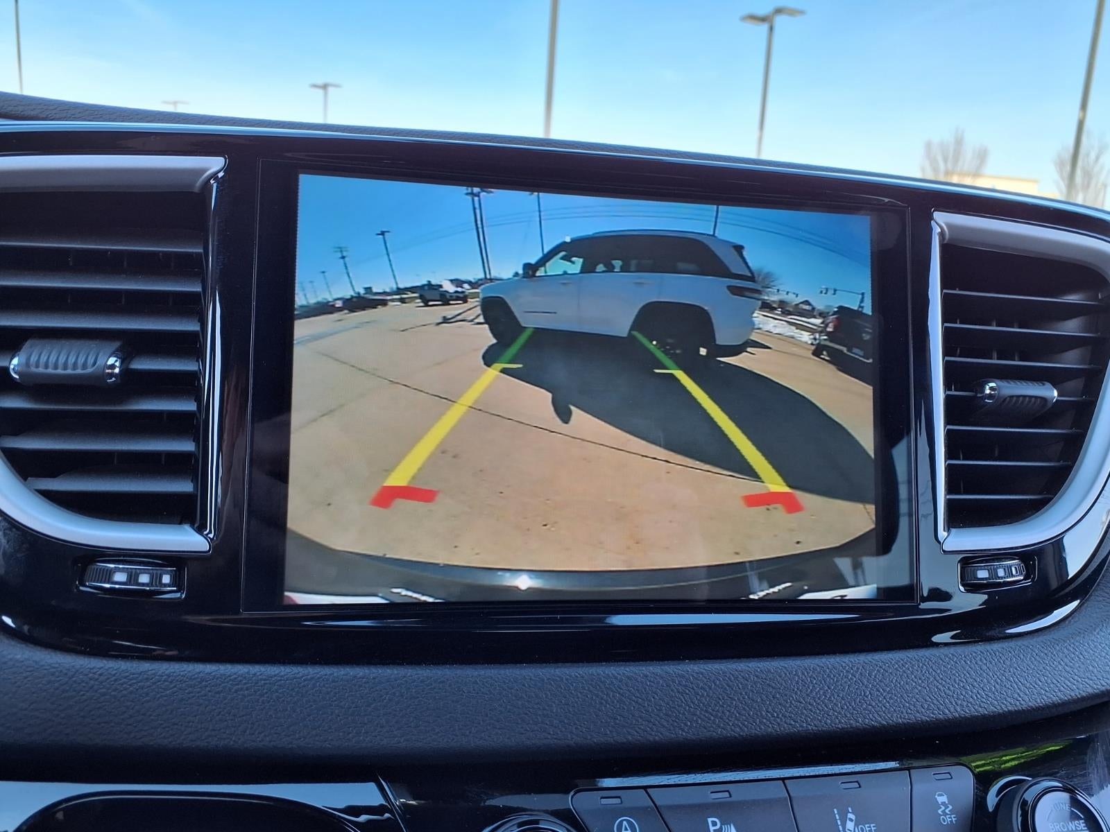 2025 Chrysler Voyager LX