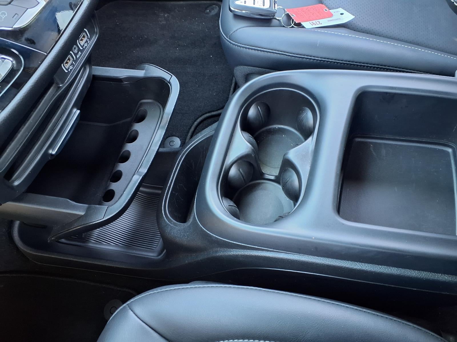 2025 Chrysler Voyager LX