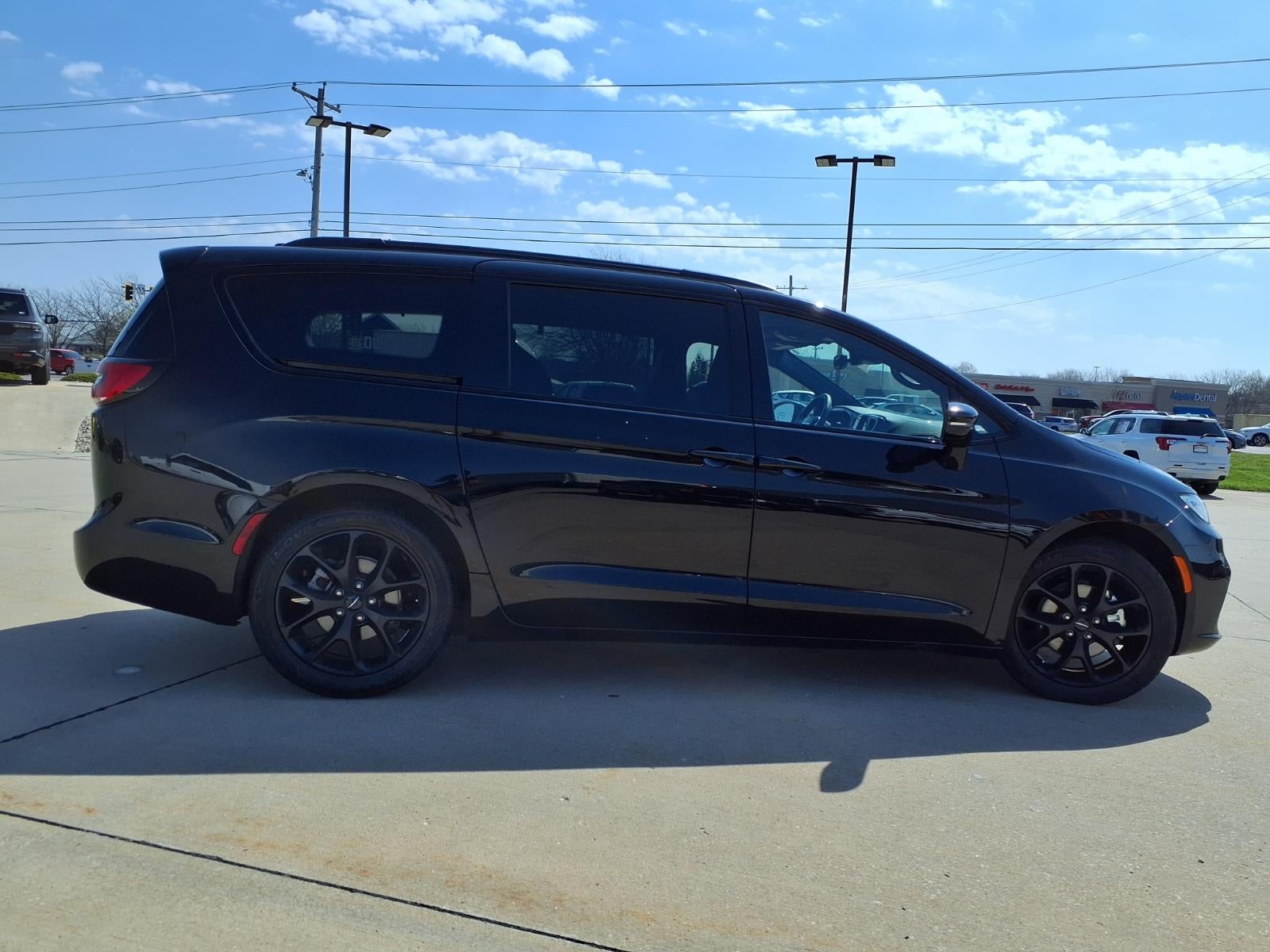 2025 Chrysler Pacifica Limited
