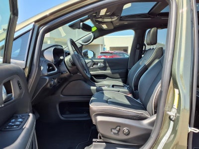 2027 Chrysler Pacifica Limited
