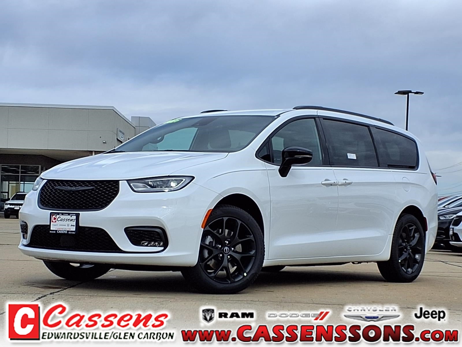 2026 Chrysler Pacifica Select