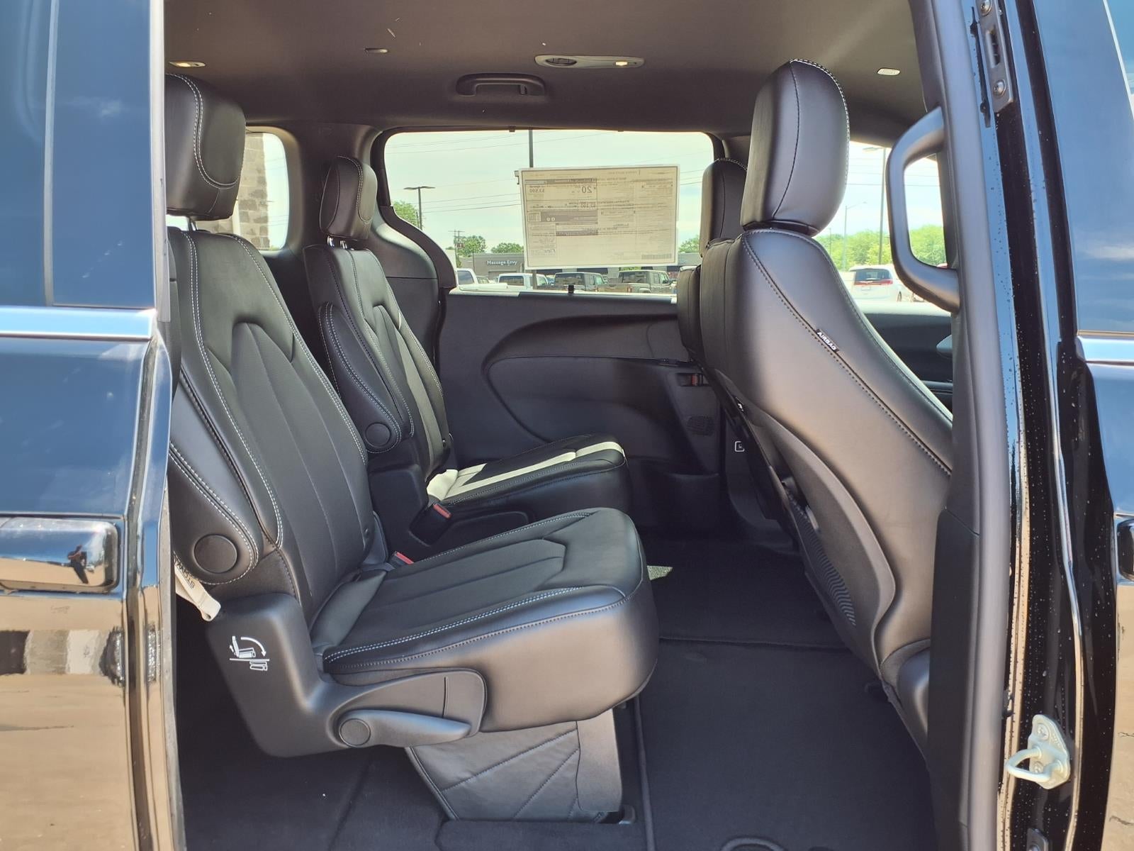 2027 Chrysler Pacifica Select