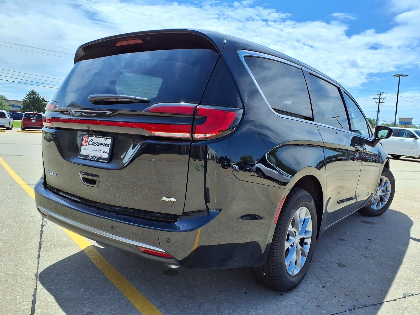 2027 Chrysler Pacifica Select