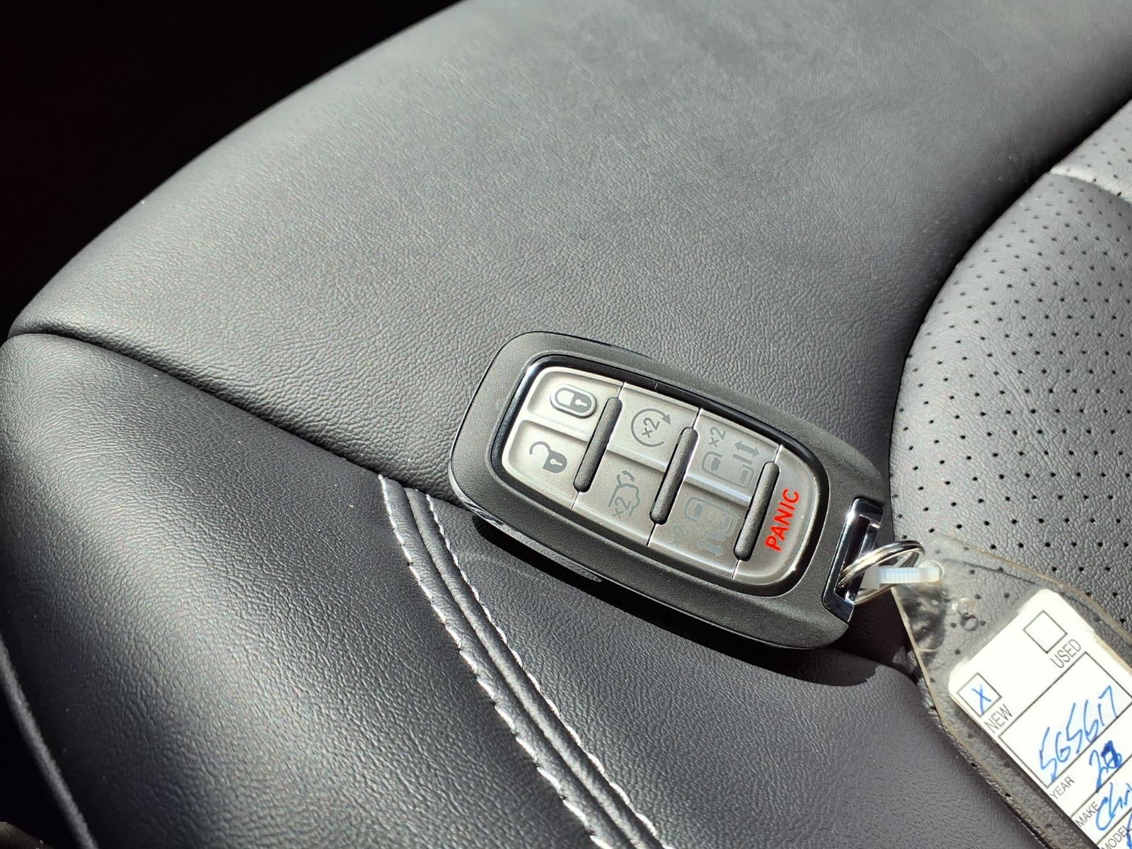 2027 Chrysler Pacifica Select