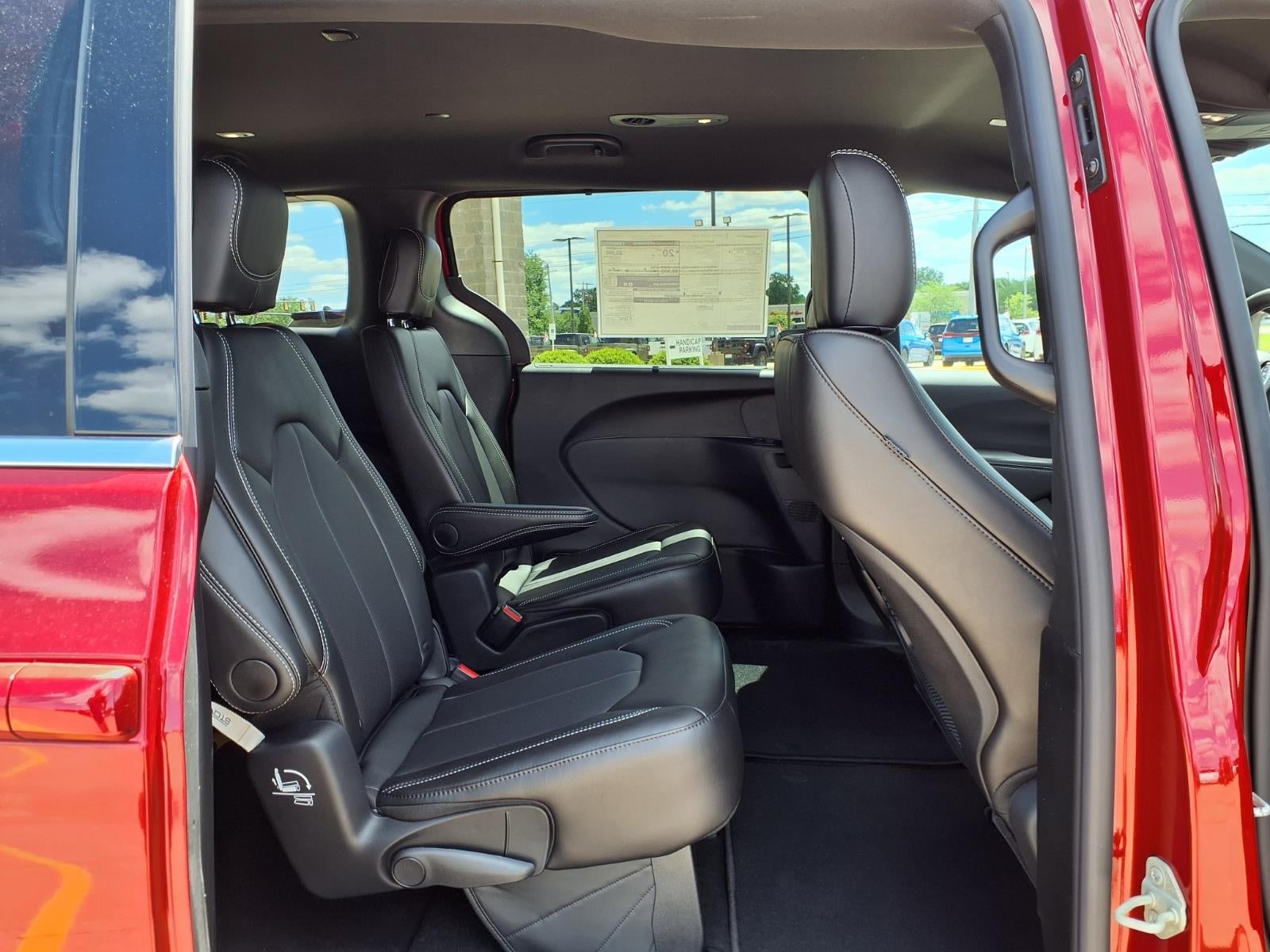 2027 Chrysler Pacifica Select