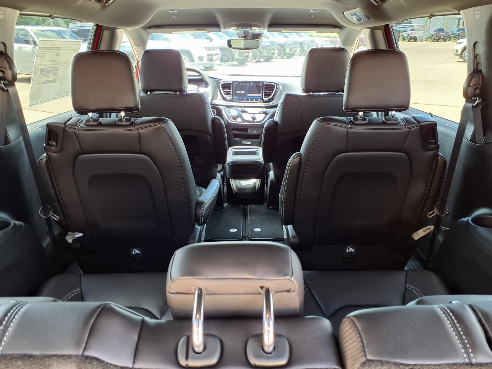 2027 Chrysler Pacifica Select