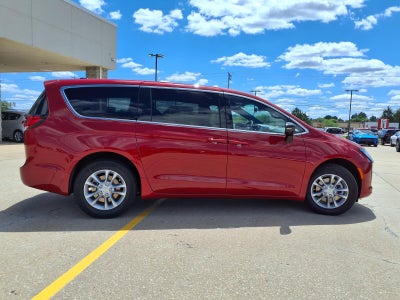 2027 Chrysler Pacifica Select
