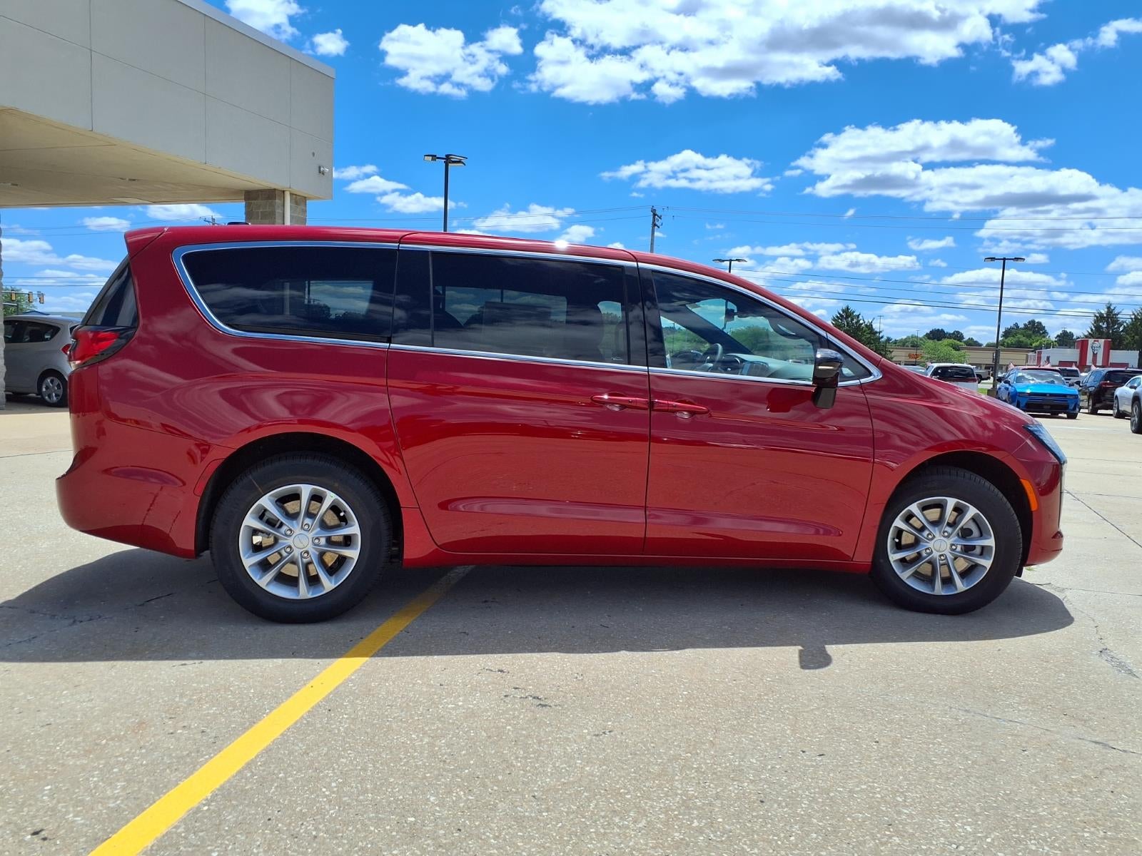 2027 Chrysler Pacifica Select