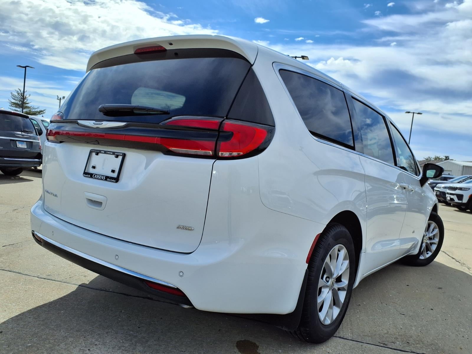 2025 Chrysler Pacifica Select