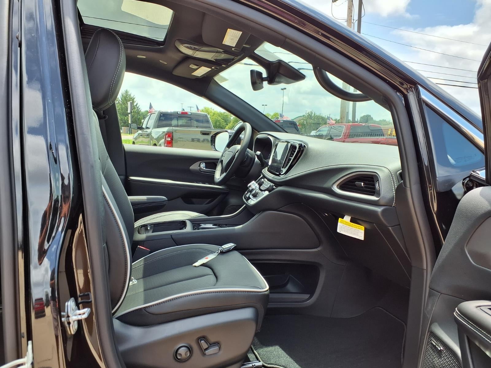 2027 Chrysler Pacifica Limited