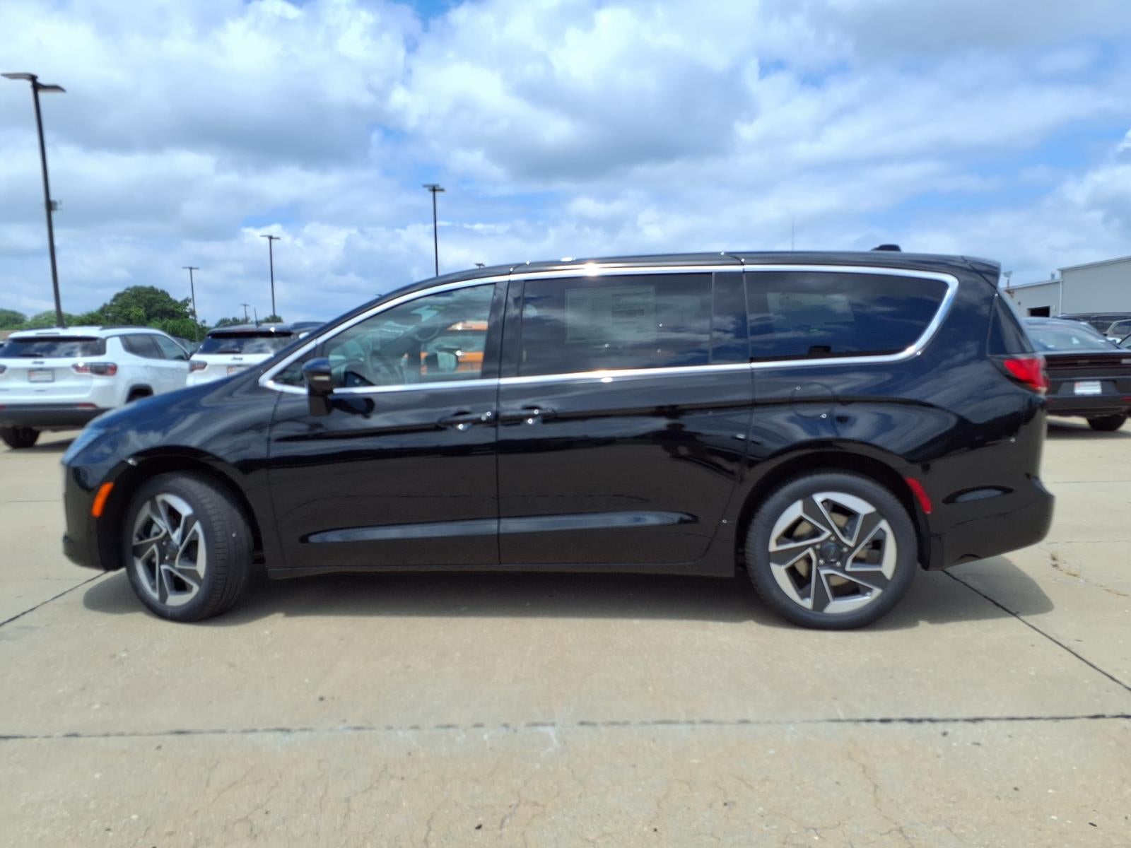2027 Chrysler Pacifica Limited