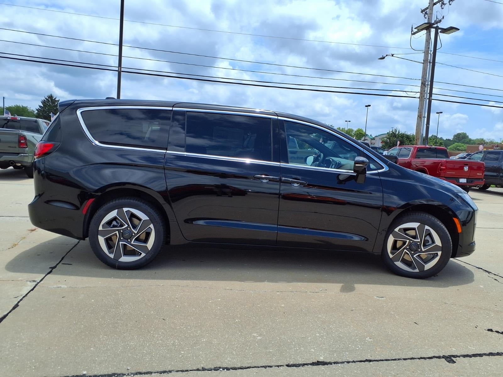 2027 Chrysler Pacifica Limited