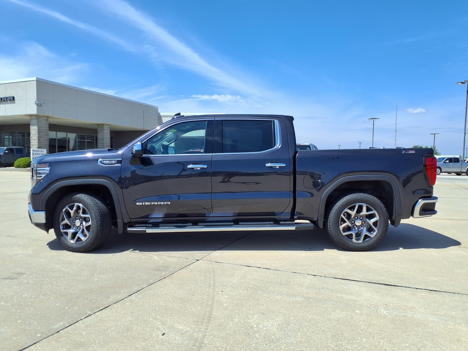 2025 GMC Sierra 1500 SLT